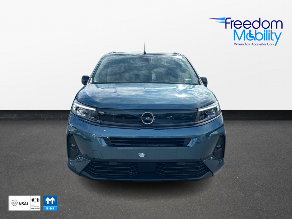 2026 Opel Combo Life Auto Wheelchair Accessible. 130bhp €35,700