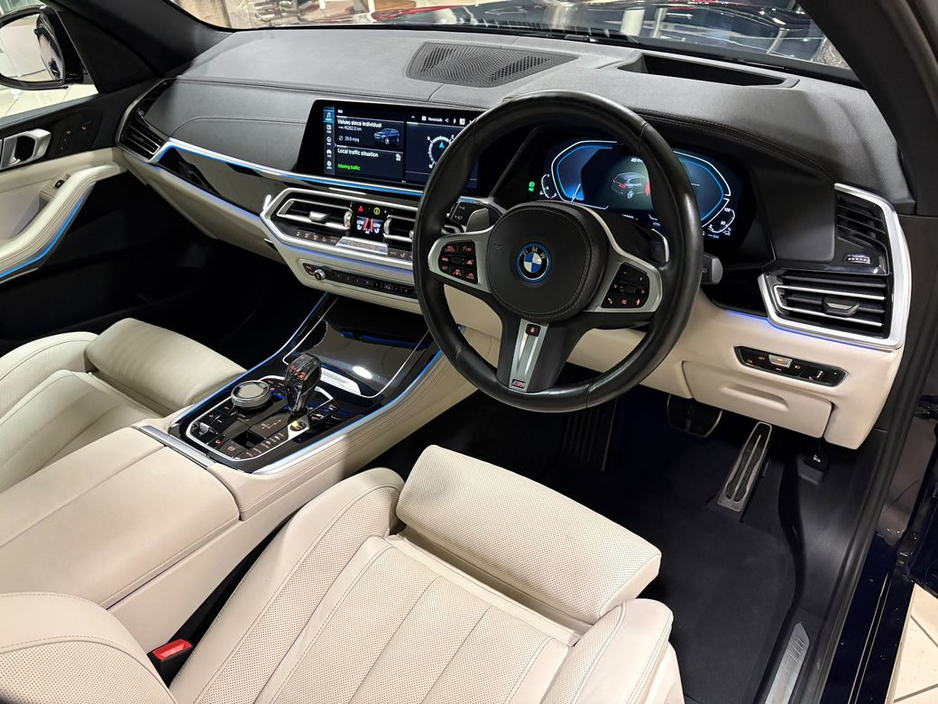 2022 BMW X5 45e M-SPORT HYBRID=TECH/COMFORT/SKY LOUNGE PACKAGES=LOW MILES//FULL BMW SERVICE HISTORY=222 REG=ORIGINAL IRISH SUPPLIED//TAILORED FINANCE PACKAGES AVA €66,995