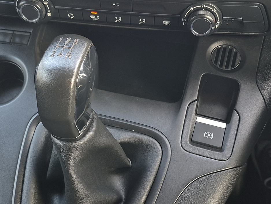 2021 Citroen Berlingo Enterprise 650 Van 1.5 Diesel with 3 seats in front and side loading door.