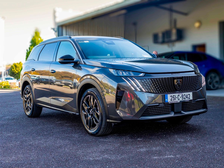 2025 Peugeot 5008 2025 Peugeot 5008 1.2 MHEV 145bhp E-DCS6 Allure €46,950