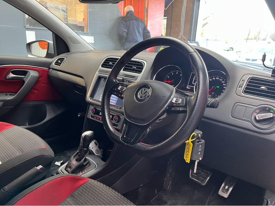 2015 Volkswagen Polo €11950! 2015 VOLKSWAGEN POLO CROSS 1.2 AUTOMATIC / CRUISE CONTROL / REVERSE CAMERA / PADDLE SHIFTERS €11,950