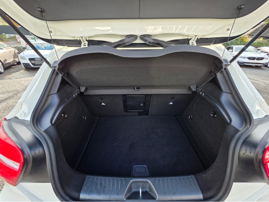 2013 Mercedes-Benz A Class ( 132 REG ) A180 AMG INTERIOR FULL LEATHER  HEATED ELECTRIC SEATS / HI SPEC  LOW ROAD TAX BAND / SIMI DEALER €13,450