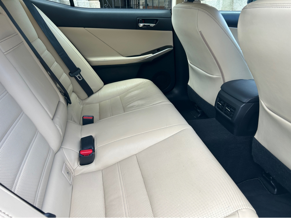 2016 Lexus IS 300 h 300 H 2.5 EXECUTIVE EDITION 4DR**//**FINANCE ARRANGED**//**CREAM LEATHER**//**€190 ROAD TAX**//**WARRANTY**//**METALLIC BLACK**//**ALLOYS**//**FRONT FOGS**//**TRADE IN ACCEPTED! €18,750