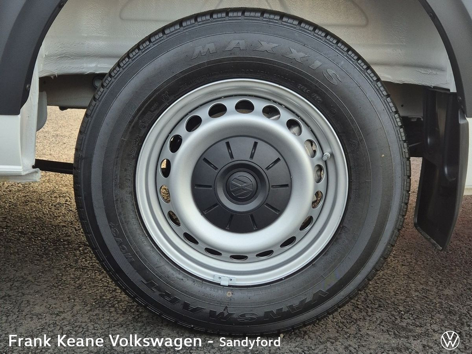 2026 Volkswagen Crafter HIGHLINE 30 MWB 140BHP M6F *APPLE CARPLAY/ANDROID AUTO* *REAR VIEW CAMERA* *FRONT AND REAR PARKING SENSORS* *LED CARGO LIGHTS* *AIR CONDITIONING* €39,367