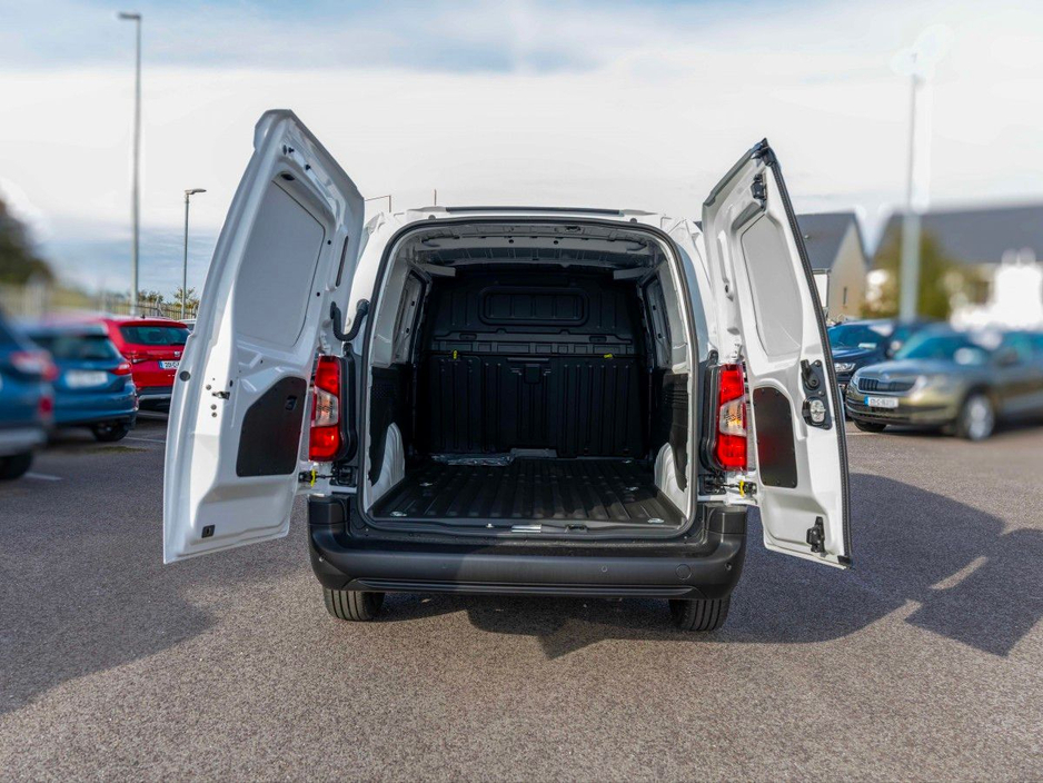 2025 Peugeot Partner PARTNER PROF PLUS 1.5 HDI 100 €22,725