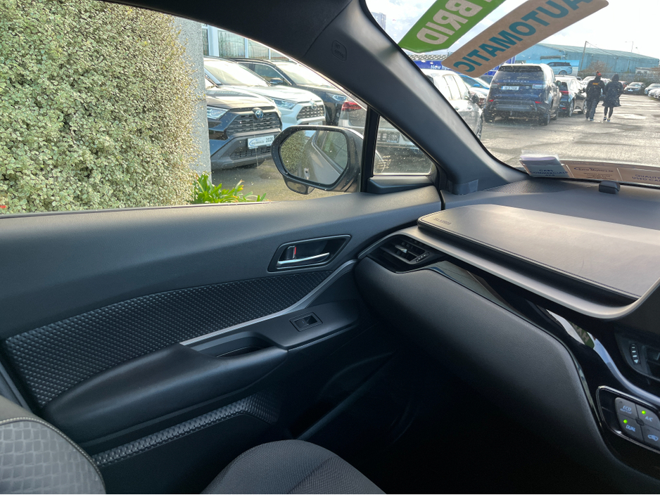 2020 Toyota C-HR S HYBRID AUTOMATIC 1.8 PETROL //ADAPTIVE CRUISE CONTROL//KEYLESS ENTRY//REVERSE CAMERA// €21,950