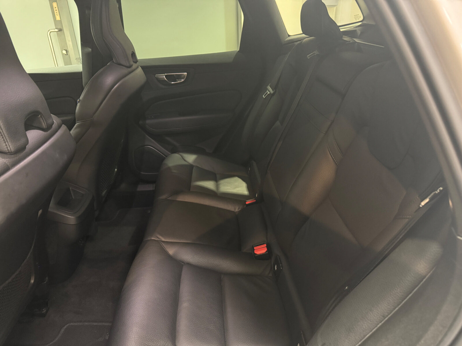 2021 Volvo XC60 B4 MHEV DSL (197hp) Momentum €42,950