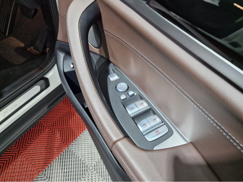 2021 BMW X3 30E X-DRIVE X-LINE AUTOMATIC **ONE OWNER / ACTIVE CRUISE CONTROL / APPLE CARPLAY / ELECTRIC TOWBAR / FULL MOCHA LEATHER / HEATED STEERING WHEEL / SAT NAV / REVERSE CAMERA / REAR TINTED GLASS** €38,450