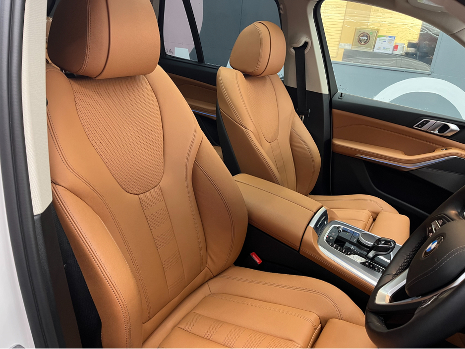 2022 BMW X5 ONLY 7K KMS! €59950! 2022 BMW X5 XDRIVE45E 3.0 AUTOMATIC / CRUISE CONTROL / 360° PARKING CAMERA / PANORAMIC SUNROOF / ELECTRIC MEMORY & HEATED SEATS €59,950