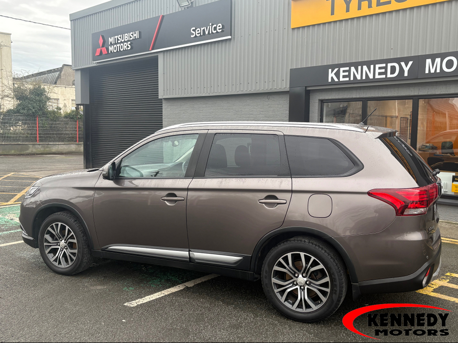 2016 Mitsubishi Outlander 16MY 4WD 6 6MT 7S 4DR €13,995