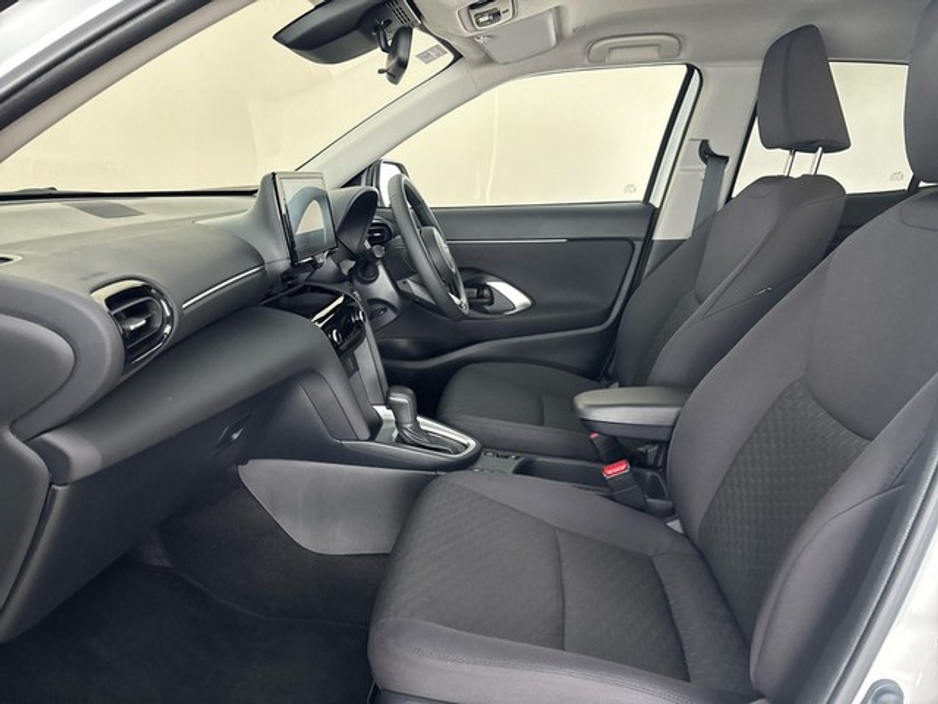 2025 Toyota Yaris Cross Luna Hybrid *Pearl White* €30,950