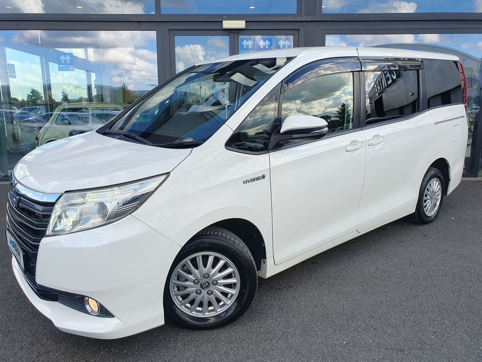 2014 Toyota Noah 7 SEATER * 1.8 SELF CHARGING HYBRID €16,950