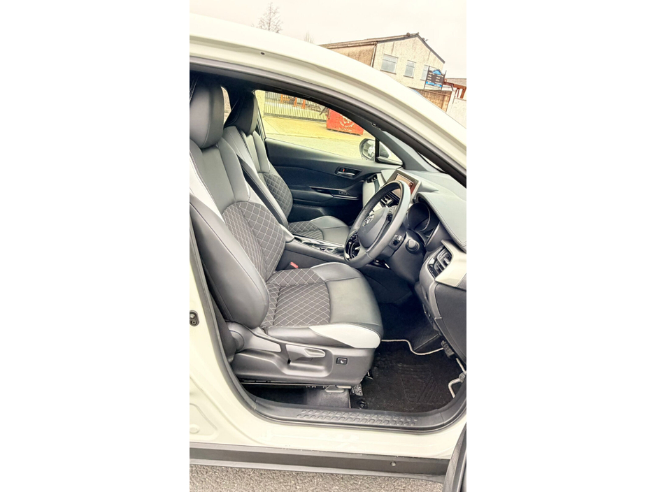 2019 Toyota C-HR 1.8 HYBRID LUNA €22,499