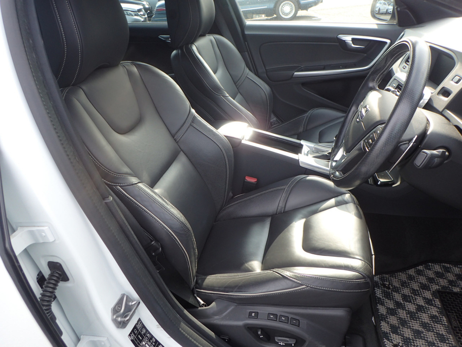 2016 Volvo S60 2.0 D4 R DESIGN PLUS DIESEL AUTOMATIC // TINY KMS // MASSIVE SPEC //  FULL HEATED LEATHER // REVERSING CAMERA // CRUISE CONTROL // LANE ASSIST // COLLISION WARNING SYSTEM // UPGRADED SPORT ALLOYS €17,950