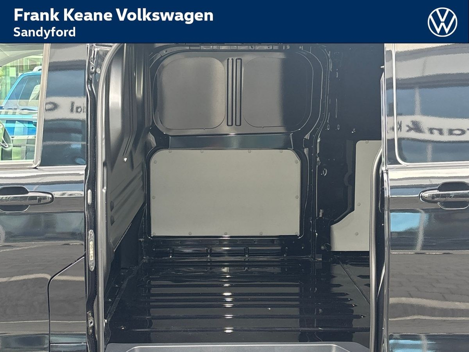 2026 Volkswagen Transporter HIGHLINE AUTO 30 LWB 150BHP *5 YEAR WARRANTY* *0% FINANCE AVAILABLE* *17" MONTE CARLO ALLOYS* *BODY COLOUR CODED BUMPERS* *APPLE CARPLAY/ANDROID AUTO* *REAR VIEW CAMERA* *FRONT AND REAR PARKING SENSOR €38,952