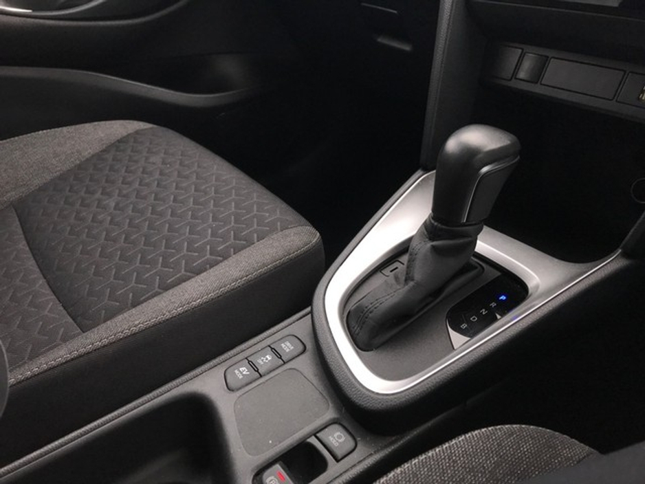 2023 Toyota Yaris Cross LUNA SPORT - GRANDONS €27,995