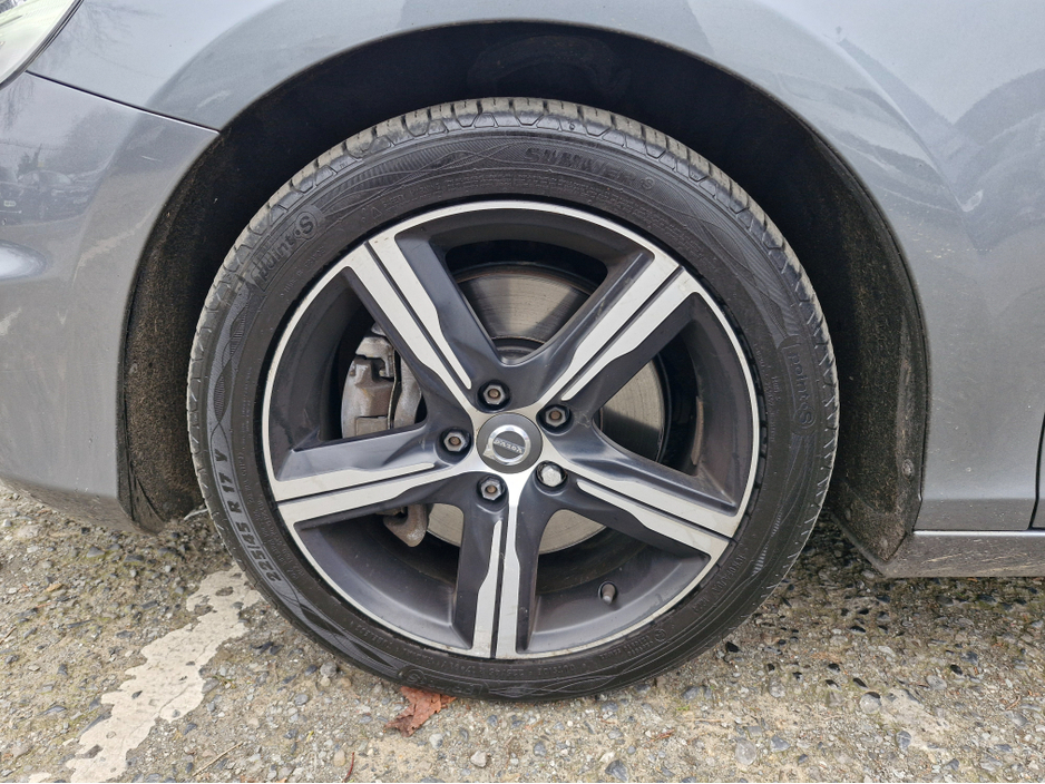 2019 Volvo V40 R-DESIGN AUTOMATIC D2 120BHP NCT 02/27 FINANCE AVAILABLE @ €72 PER WEEK 2 KEYS/ FULL SERVICE HISTORY/ FULL LEATHER/ HEATED SEATS/ DIGITAL DASH/ BLUETOOTH/ REVERSE CAMERA/ SAT NAV/ HISTORY CHECKED €15,950