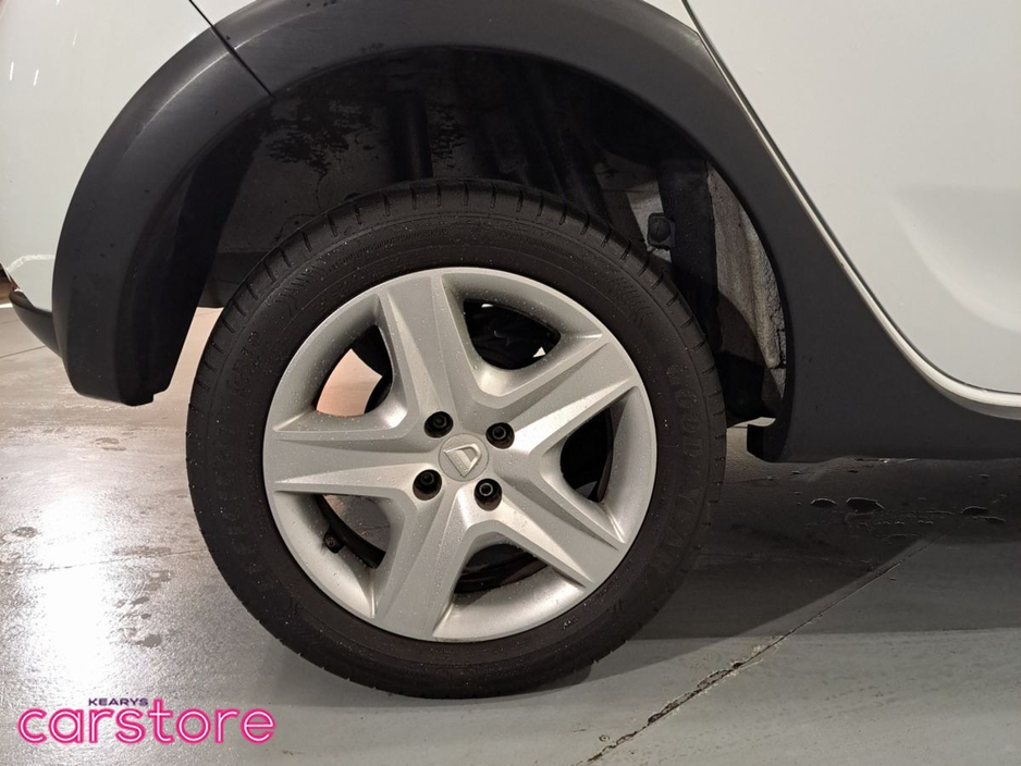 2015 Dacia Sandero Stepway TCe 90 S&S SIGNATURE €10,380