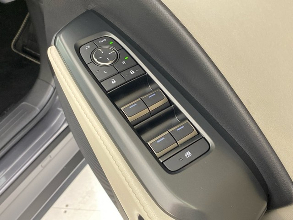 2025 Lexus LBX Elegant €39,950