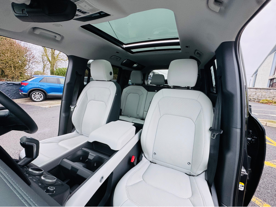 2025 Land Rover Defender P300e X-DYNAMIC SE URBAN SPEC PHEV AUTO €109,950