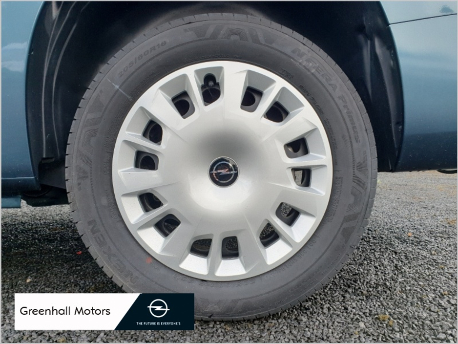 2026 Opel Combo L2H1 Sportive €25,700