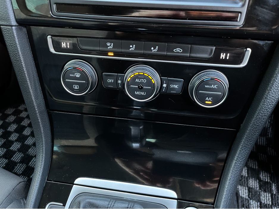 2017 Volkswagen Golf HIGHLINE AUTOMATIC 1.4 PETROL //HIGH SPEC//LOW MILES//KEYLESS ENTRY//REVERSE CAMERA//ADAPTIVE CRUISE CONTROL//BLIND SPOT WARNING// €16,950