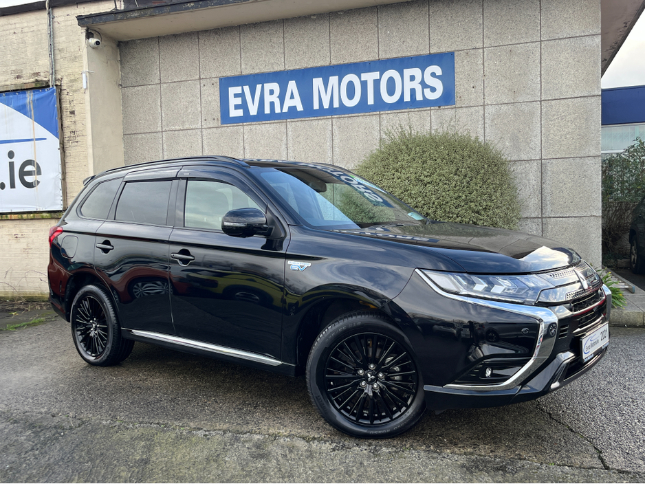 2021 Mitsubishi Outlander 4WD BLACK EDITION PLUG IN HYBRID 2.4 PETROL //HALF LEATHER HEATED SEATS AND STEERING WHEEL//REVERSE CAMERA//KEYLESS ENTRY//ADAPTIVE CRUISE CONTROL// €27,950