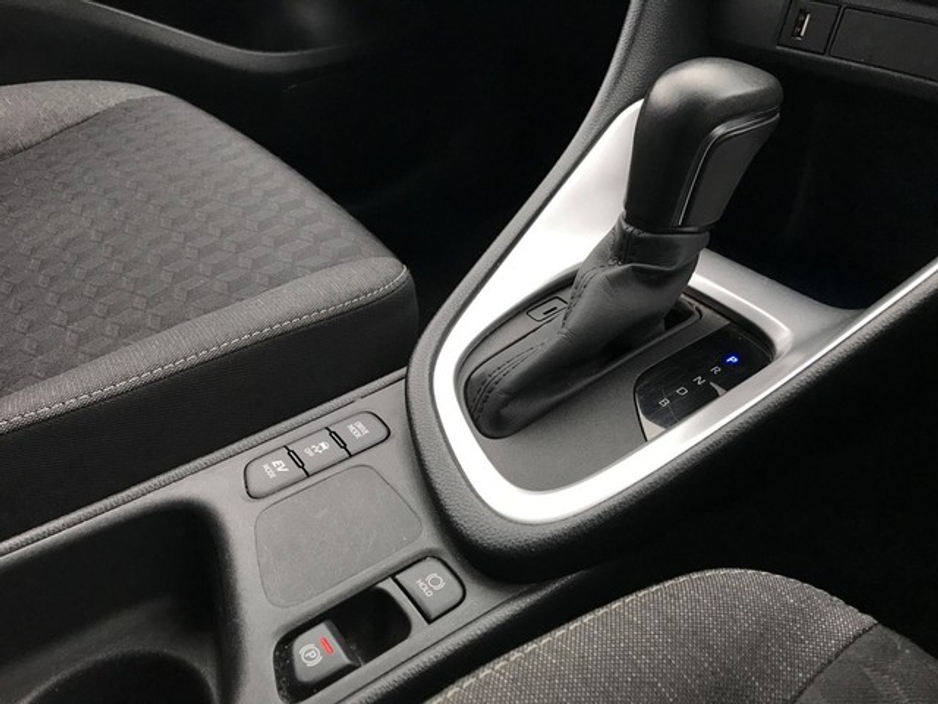 2023 Toyota Yaris 1.5 HYBRID L/SPORT - GRANDONS €23,995