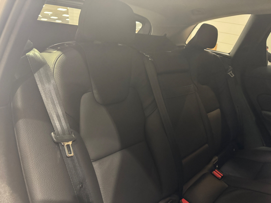 2021 Volvo XC60 B4 MHEV DSL (197hp) Momentum €42,950