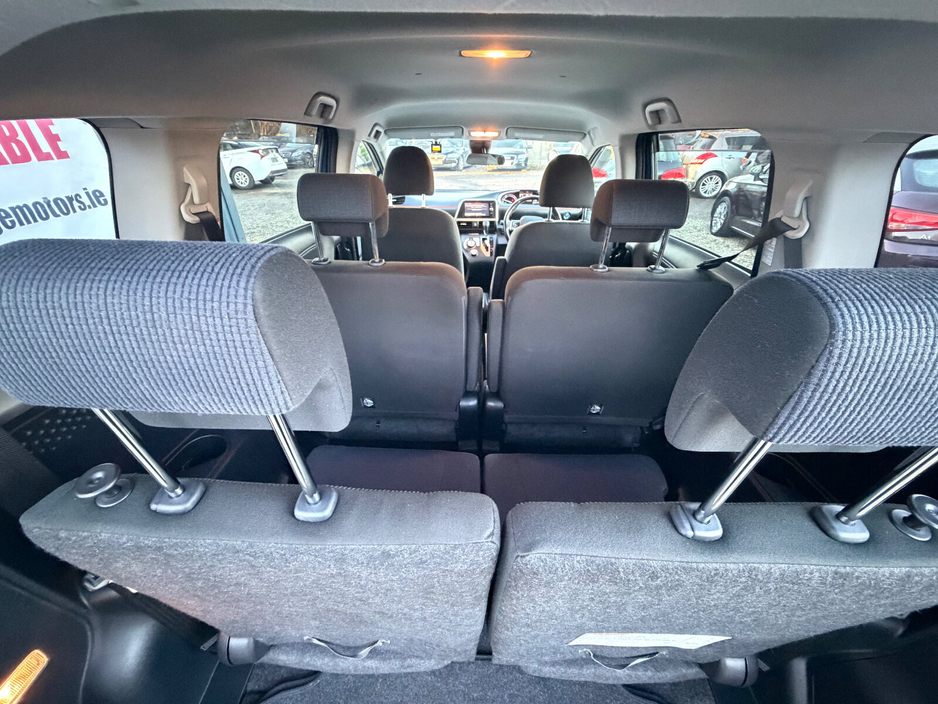 2016 Toyota Sienta  €11,999