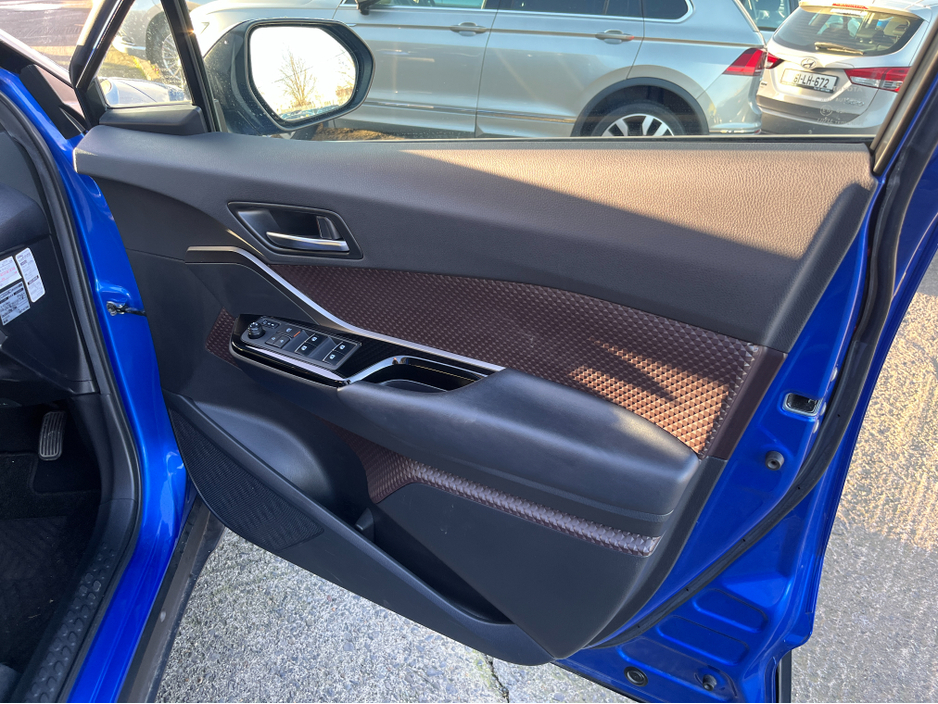 2019 Toyota C-HR SOL HYBRID AUTMATIC 1.8 PETROL //HALF LEATHER HEATED SEATS//REVERSE CAMERA//KEYLESS ENTRY//ADAPTIVE CRUISE CONTROL// €21,950