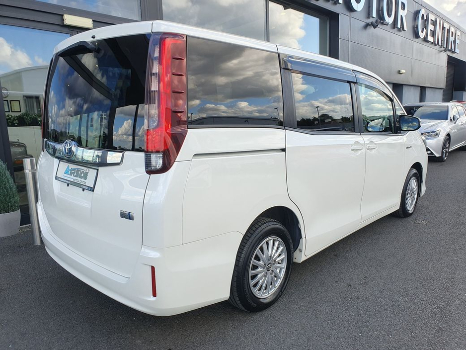 2014 Toyota Noah 7 SEATER * 1.8 SELF CHARGING HYBRID €16,950