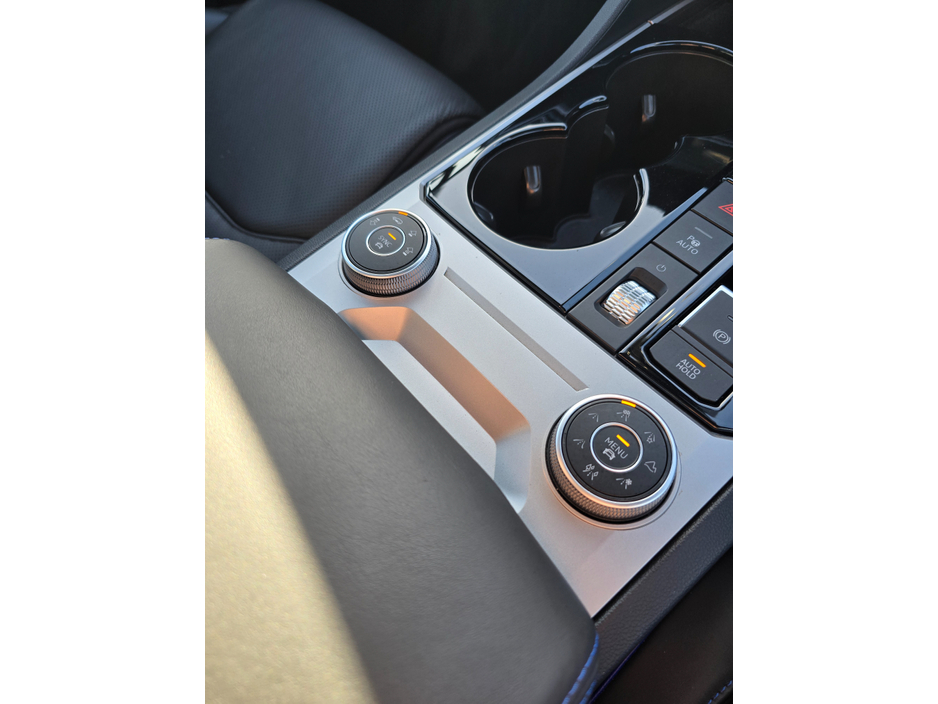 2023 Volkswagen Touareg 3.0TSI V6 R-LINE 462BHP 5DR LAPIZ BLUE +MAXTON KIT STUNNING! €67,950