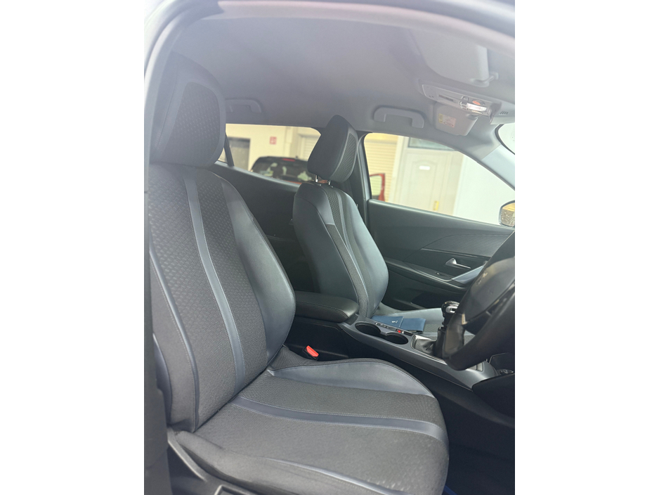 2020 Peugeot 2008 ALLURE 1.2 100 4DR €18,950