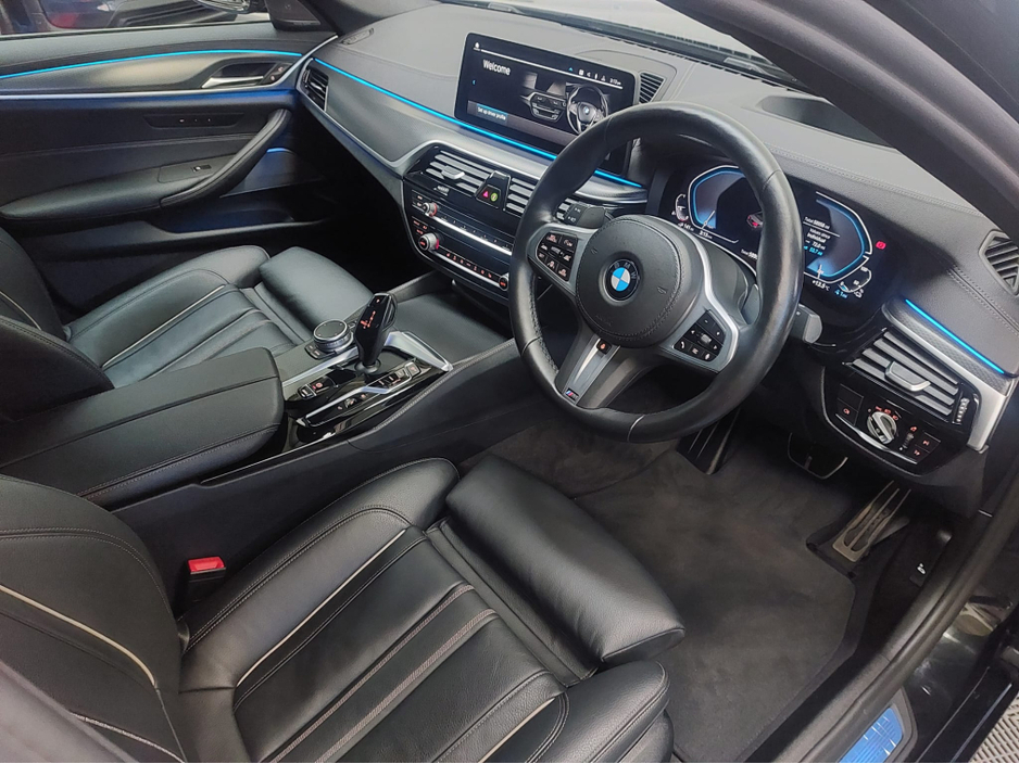 2021 BMW 5 Series 212 545 XDRIVE M SPORT PRO (MASSIVE SPEC )VISIBILITY PACKAGE WITH LASER LIGHTS  - DRIVER ASSIST PROF PACK- PARK ASSIST PROF PACK-  TECH PLUS PACKAGE - HEADS UP- HARMON KARDON - ACTIVE CRUISE CONTROL