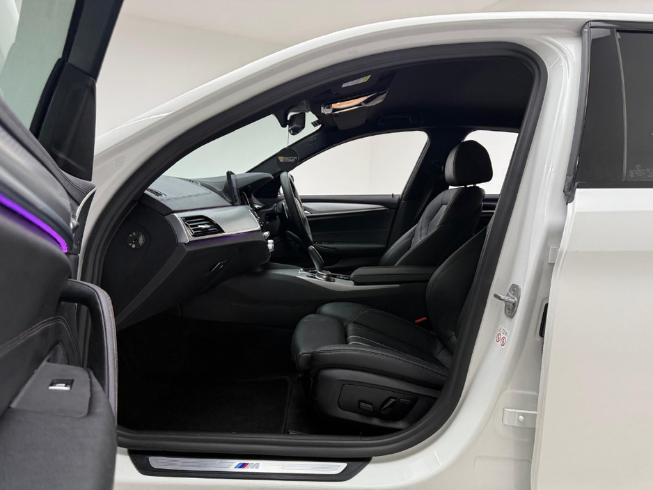 2018 BMW 5 Series 520i M SPORT €23,990