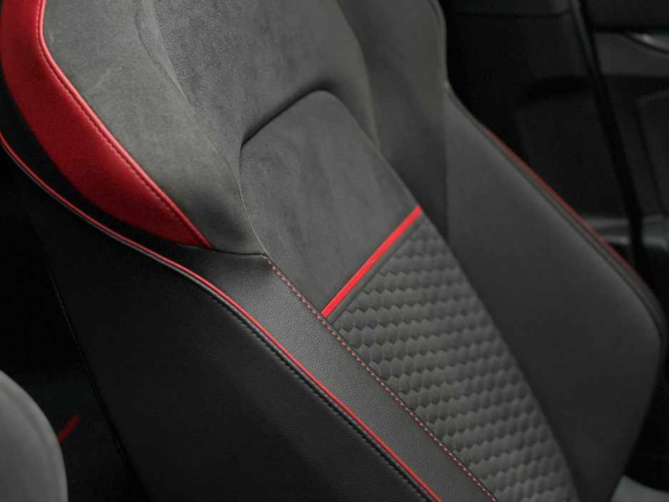 2022 Volkswagen Golf GTI CLUBSPORT 2.0 TSI 300HP *PAN ROOF* €49,990