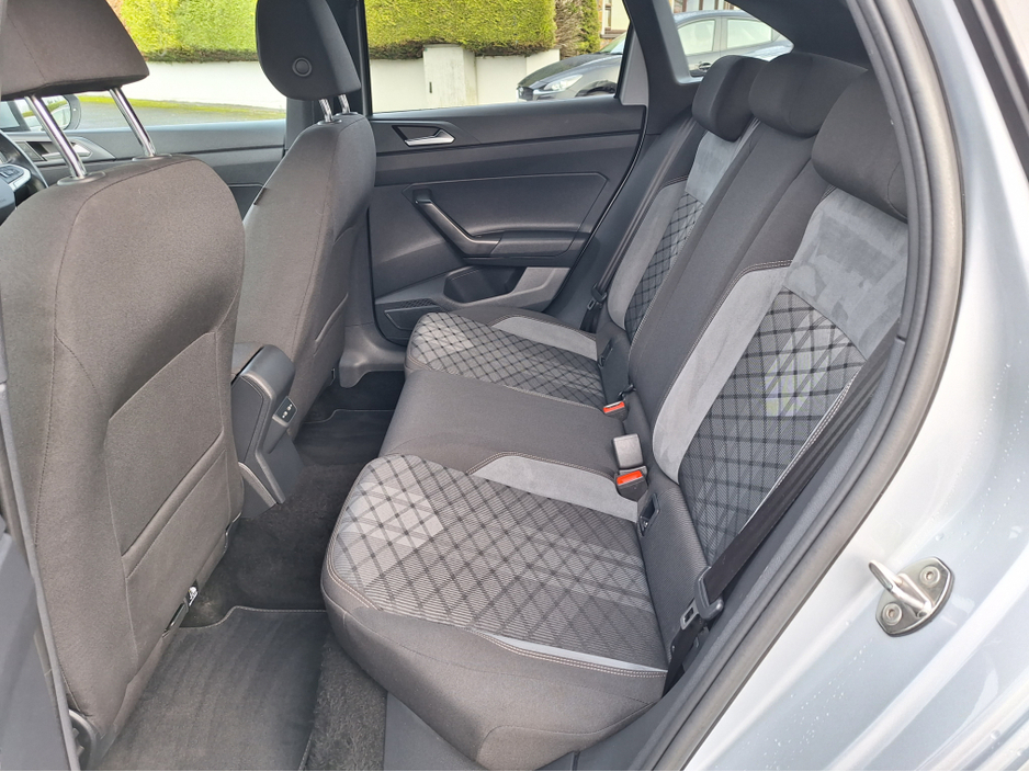 2022 Volkswagen Taigo R-LINE 1.0 TSI 110HP *Top Spec/Heated Seats/Automatic/Reverse Camera*