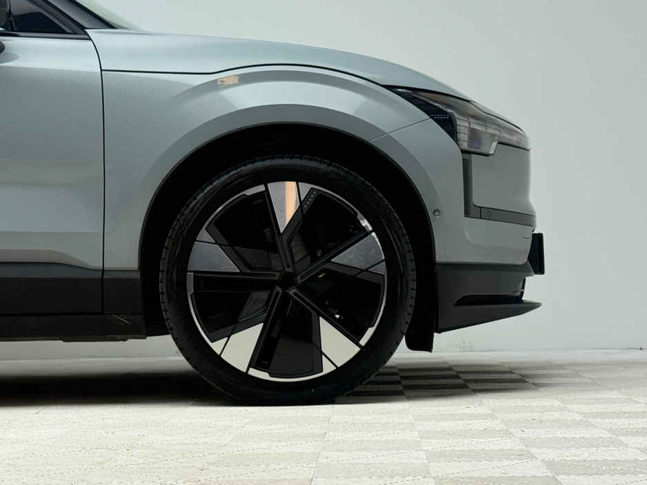 2024 Volvo EX30 ULTRA 69KWH *PAN ROOF* €35,990