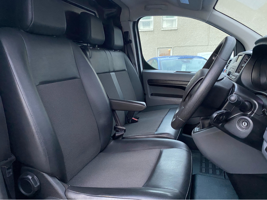 2020 Opel Vivaro 2700 Edition  L1H1 120 €11,495