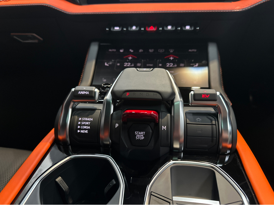 2025 Lamborghini Urus URUS S-E 4X4 V8 TWIN TURBO €359,950