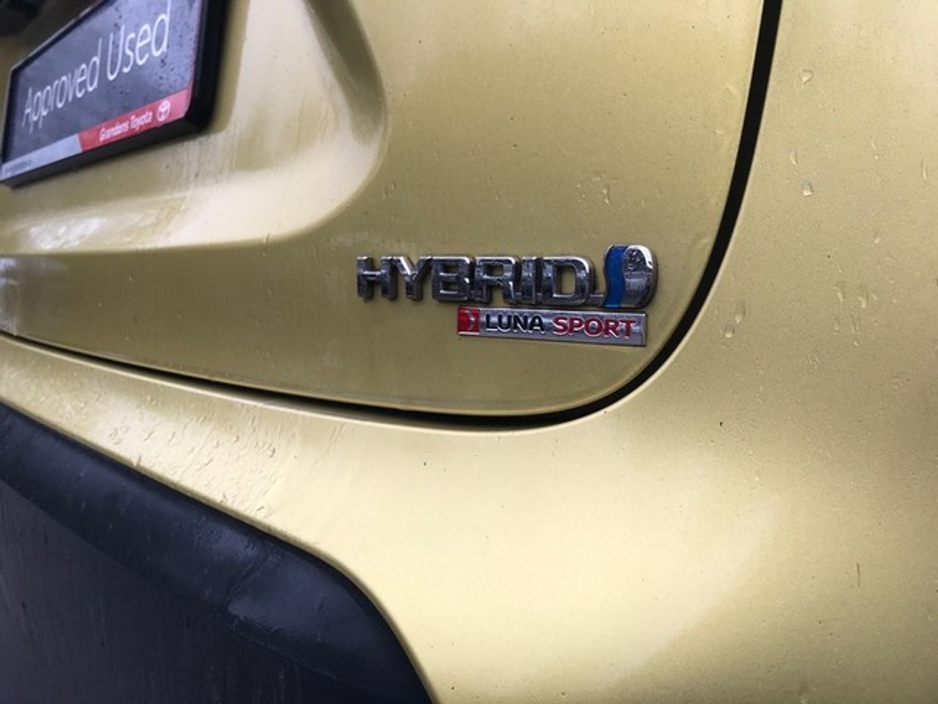 2023 Toyota Yaris Cross LUNA SPORT - GRANDONS €27,995