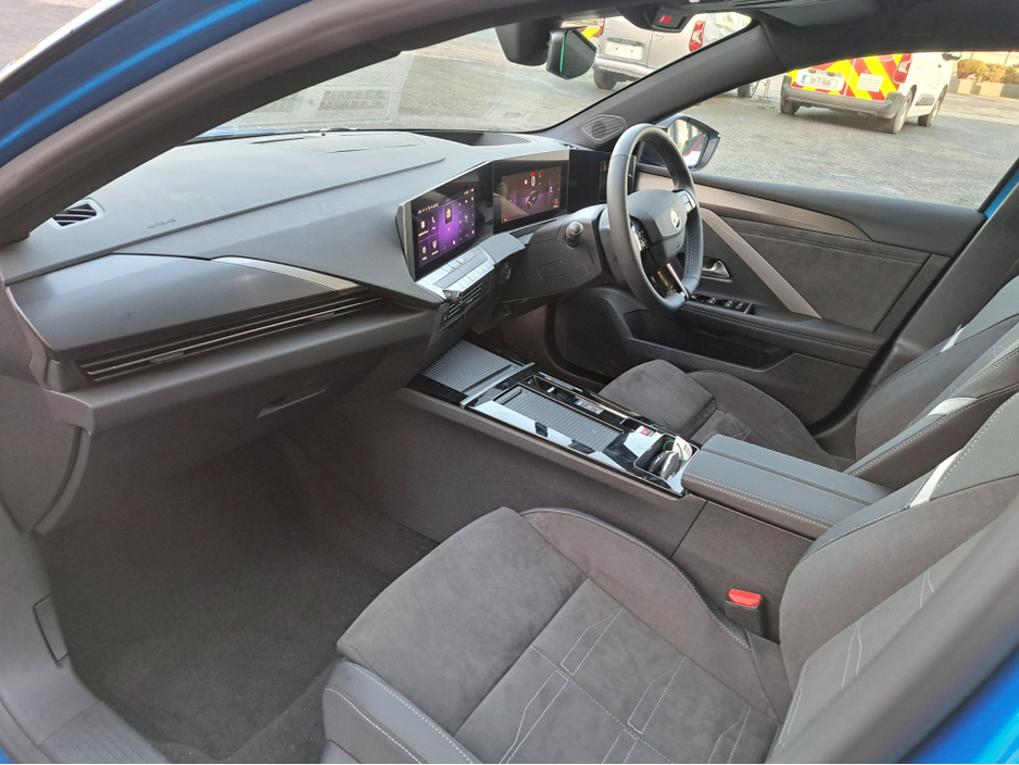 2025 Opel Astra ASTRA e    GS SPEC... Electric 54KW   418km range **NOW IN STOCK ** €27,950