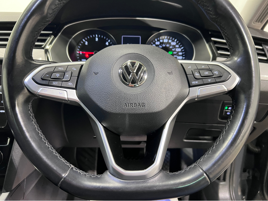 2020 Volkswagen Passat TDI SEL S-A 4DR AUTO €19,700