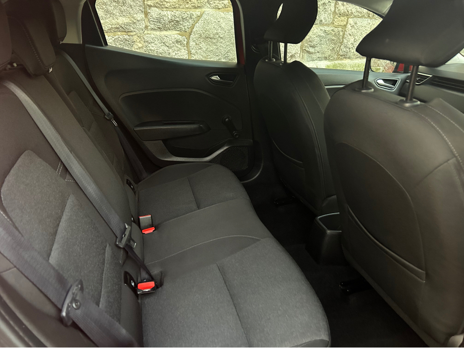 2022 Renault Clio DYNAMIQUE EDITION NAEB TC TCE 90**//**AIR CON**//**CRUISE CONTROL**//**LANE DEPARTURE WARNING**//**COLLISION ALERT**//**RENAULT WARRANTY TILL AUGUST 2027**//**FINANCE AVAILABLE**//**TRADE IN WELCOME!! €13,995