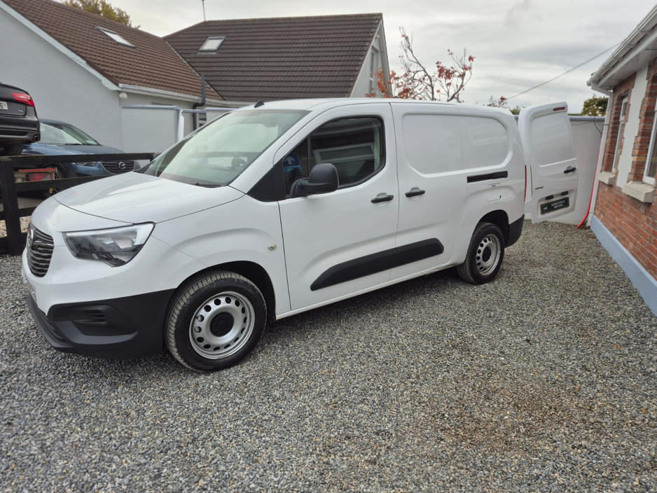 2021 Opel Combo Van L2H1 Spec fully plylined in rear with side loding door and double opening rear doors new CRVT test trade in wanted €12,750