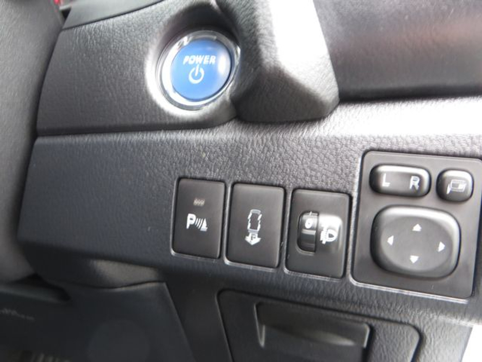 2015 Toyota Auris 1.8 HYBRID 5DR LUX €10,950