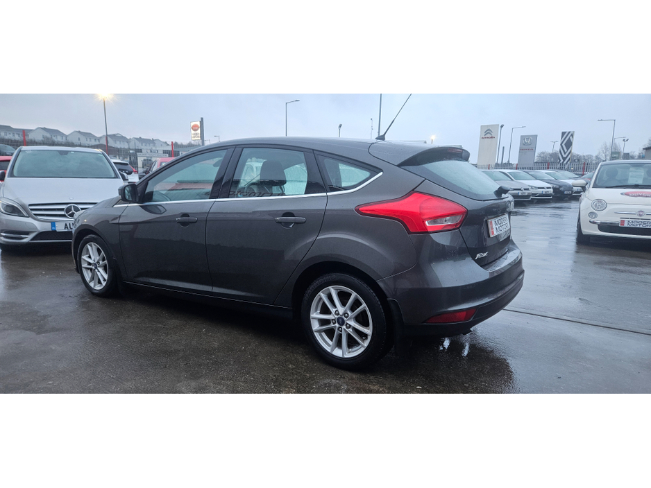 2015 Ford Focus ZETEC eco 100bhp very low miles €8,750