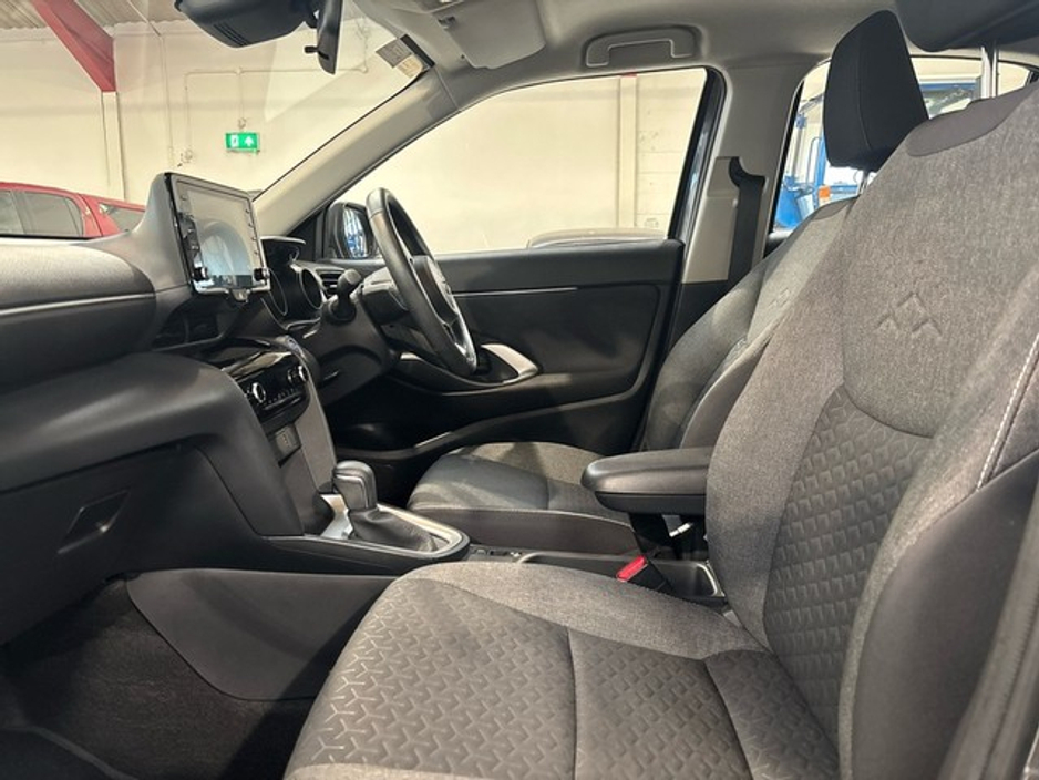 2023 Toyota Yaris Cross LUNA HYBRID AUTO €28,500