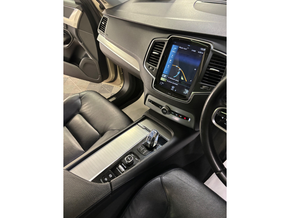 2016 Volvo XC90 2.0 T8 400PS HYBRID MOMENTUM GEARTRONIC €24,950